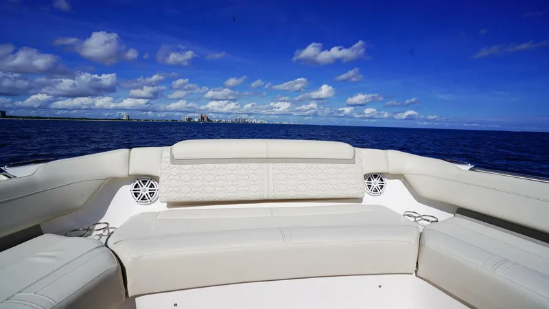 Slide: The Image of Tiara 48 LS 2024 - 5837591