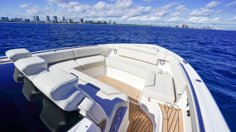 Slide: The Image of Tiara 48 LS 2024 - 5837592