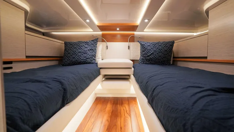 Slide: The Image of Tiara 48 LS 2024 - 5837648