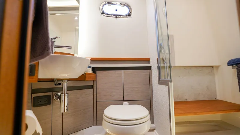 Slide: The Image of Tiara 48 LS 2024 - 5837649