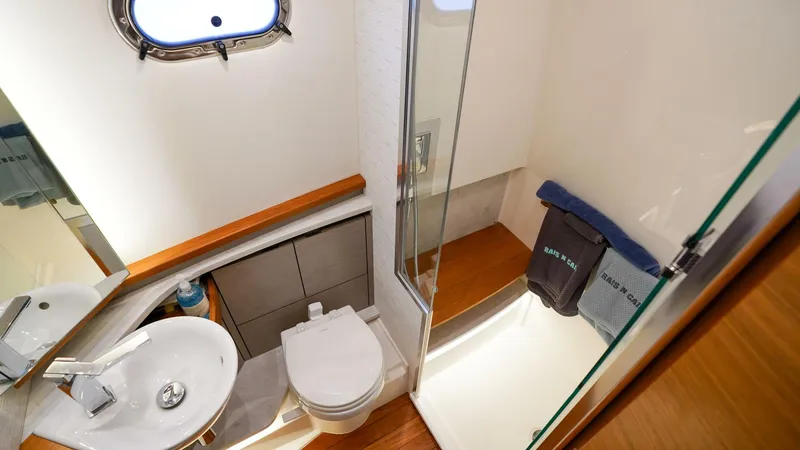 Slide: The Image of Tiara 48 LS 2024 - 5837650