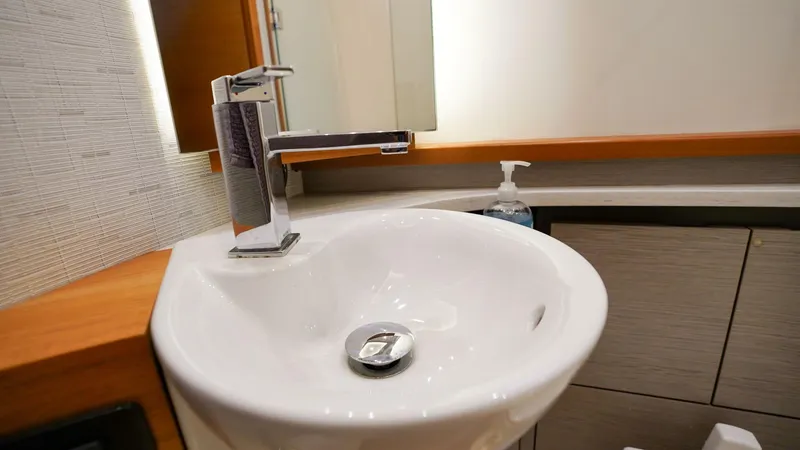 Slide: The Image of Tiara 48 LS 2024 - 5837651