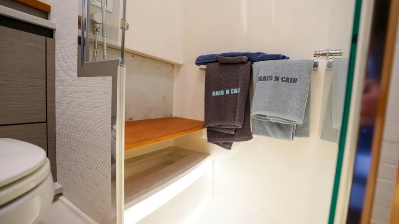 Slide: The Image of Tiara 48 LS 2024 - 5837652