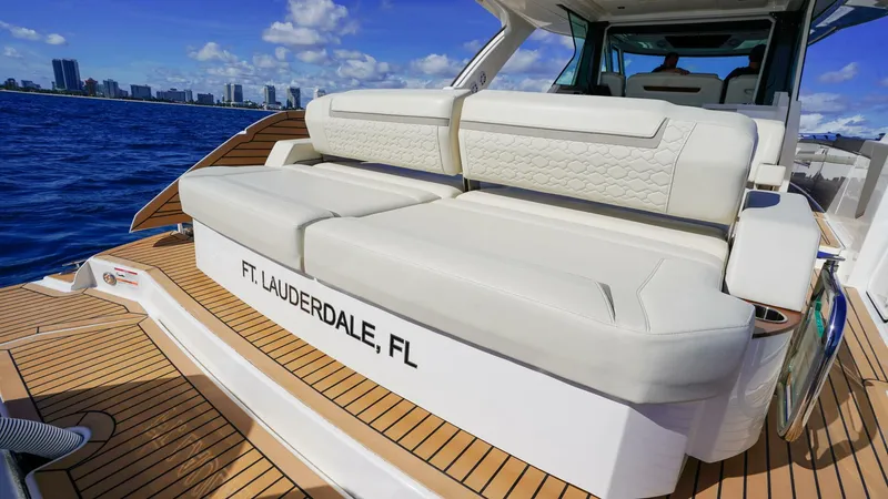 Slide: The Image of Tiara 48 LS 2024 - 5837573