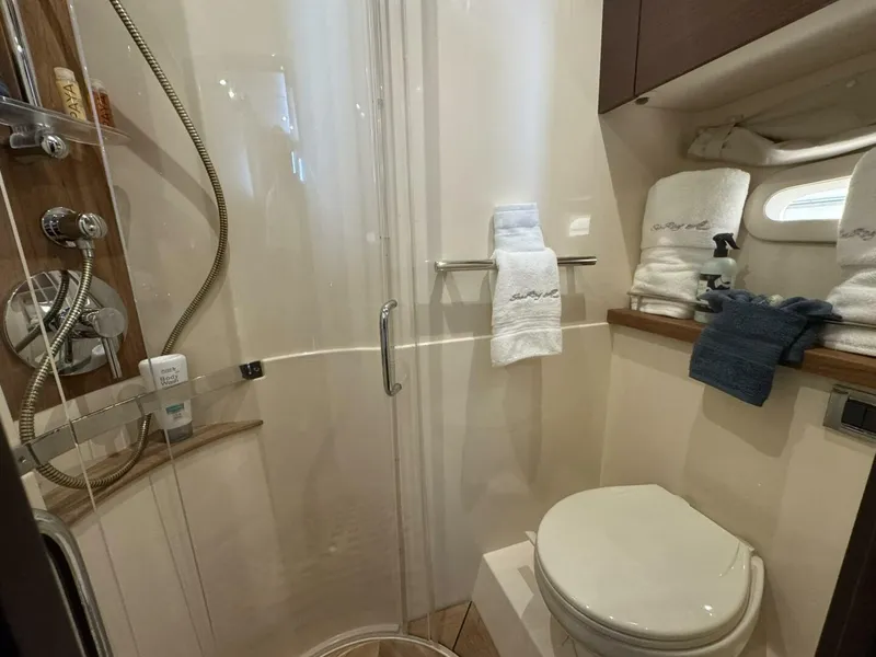 Slide: The Image of 2016 Sea Ray 470 Sundancer 'Lopez Cove II' - Master Head - 5842432