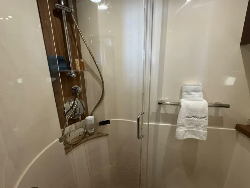 Slide: The Image of 2016 Sea Ray 470 Sundancer 'Lopez Cove II' - Master Head - 5842434