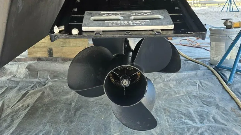 Slide: The Image of 2016 Sea Ray 470 Sundancer 'Lopez Cove II' - Prop Paint - 5842429