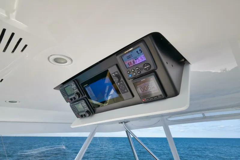 Slide: The Image of Weaver 60 - Pistol - Exterior Flybridge 2002 Weaver 60 Convertible - Pistol - 7648779