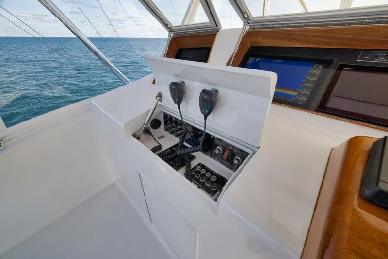 Slide: The Image of Weaver 60 - Pistol - Exterior Flybridge 2002 Weaver 60 Convertible - Pistol - 5839282