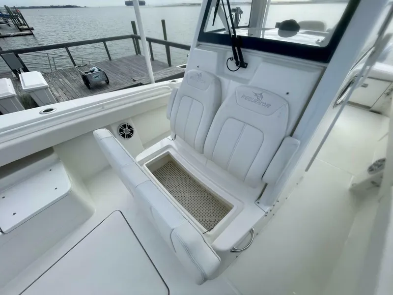 Slide: The Image of Regulator Marine 28FS 2023 - 5839355