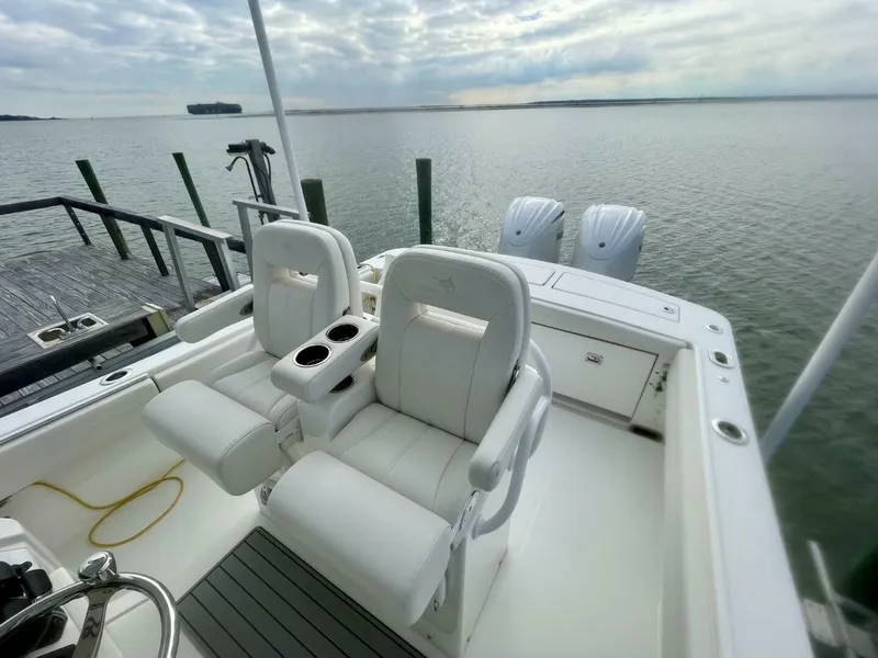 Slide: The Image of Regulator Marine 28FS 2023 - 5839357