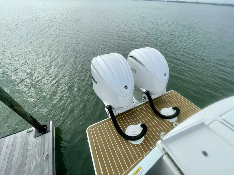 Slide: The Image of Regulator Marine 28FS 2023 - 5839360