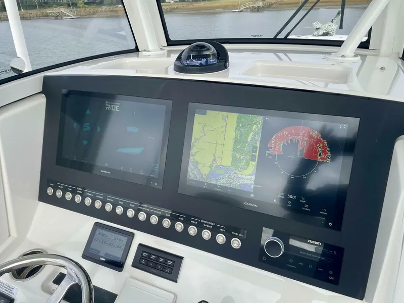 Slide: The Image of Regulator Marine 28FS 2023 - 5839365