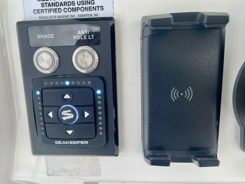 Slide: The Image of Regulator Marine 28FS 2023 - 5839367