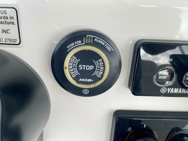 Slide: The Image of Regulator Marine 28FS 2023 - 5839368