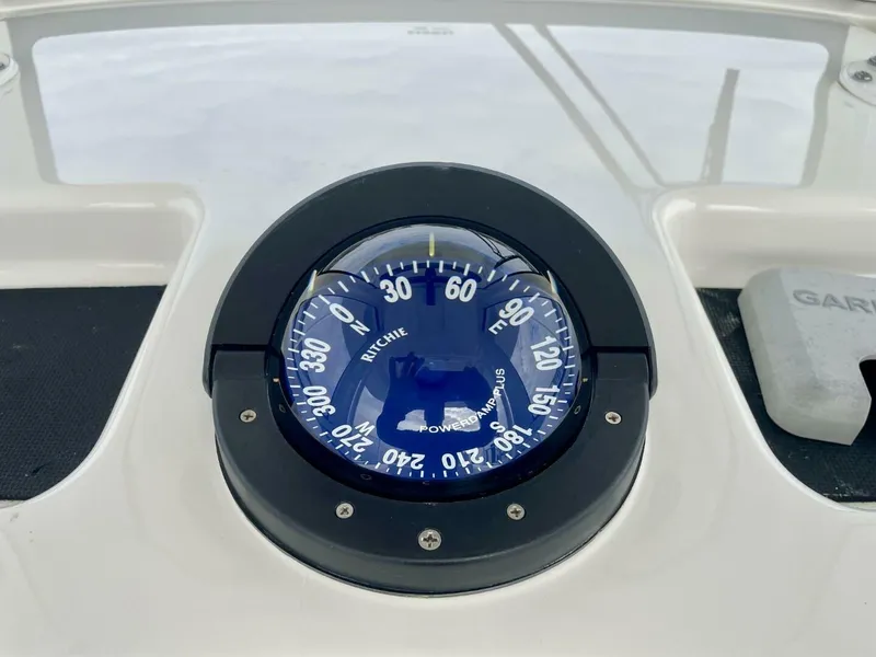 Slide: The Image of Regulator Marine 28FS 2023 - 5839370