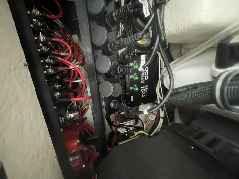 Slide: The Image of Regulator Marine 28FS 2023 - 5839374