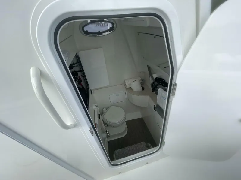 Slide: The Image of Regulator Marine 28FS 2023 - 5839350