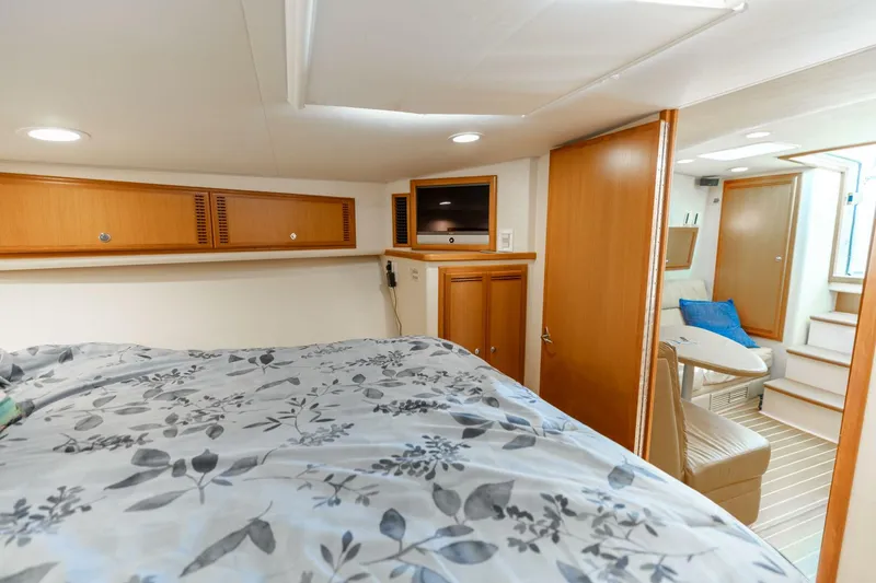 Slide: The Image of 2008 Cabo 40 Express 'Hooker' Stateroom - 5873958