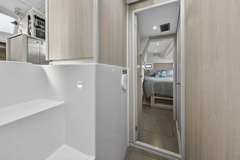 Slide: The Image of Leopard 44 Owners Version 2016 - 5840925