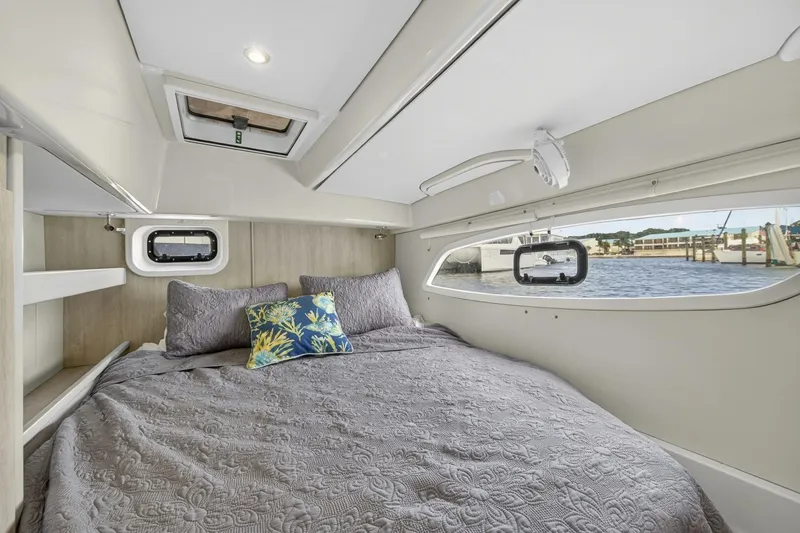 Slide: The Image of Leopard 44 Owners Version 2016 - 5840927