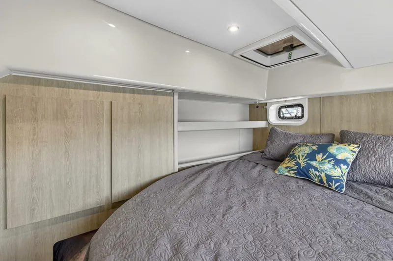 Slide: The Image of Leopard 44 Owners Version 2016 - 5840928