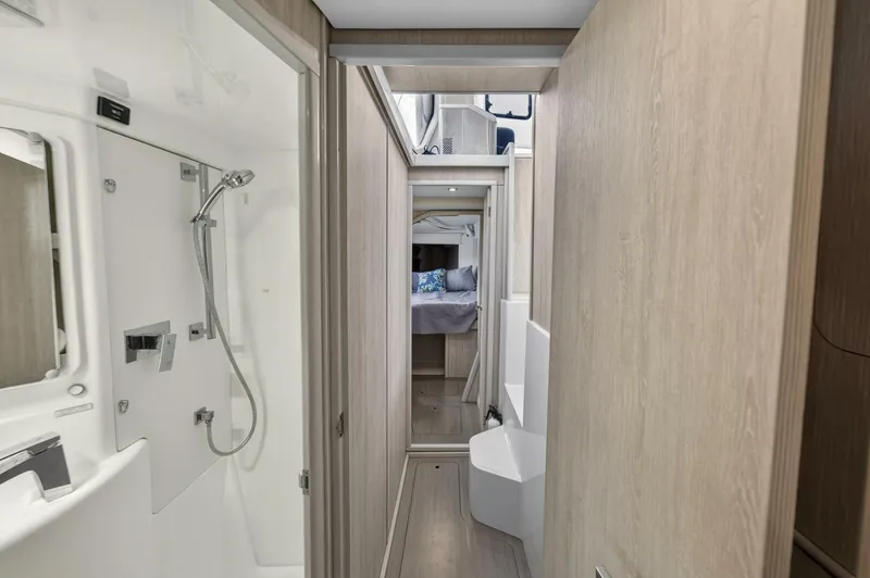 Slide: The Image of Leopard 44 Owners Version 2016 - 5840929