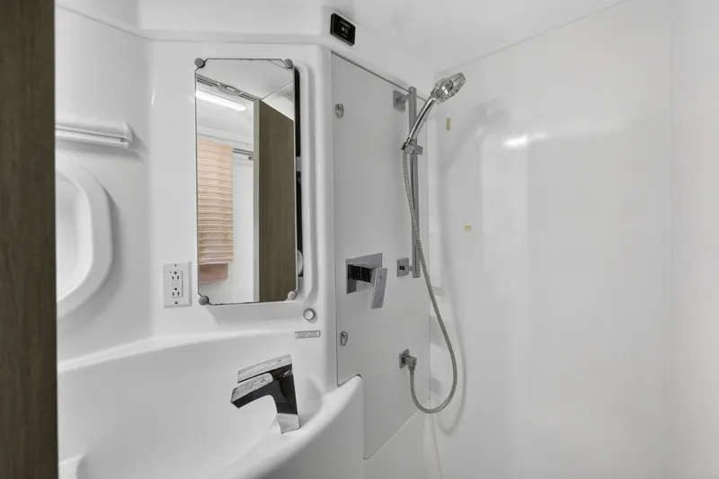 Slide: The Image of Leopard 44 Owners Version 2016 - 5840930