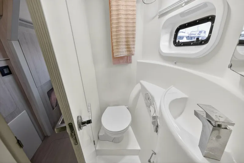 Slide: The Image of Leopard 44 Owners Version 2016 - 5840931