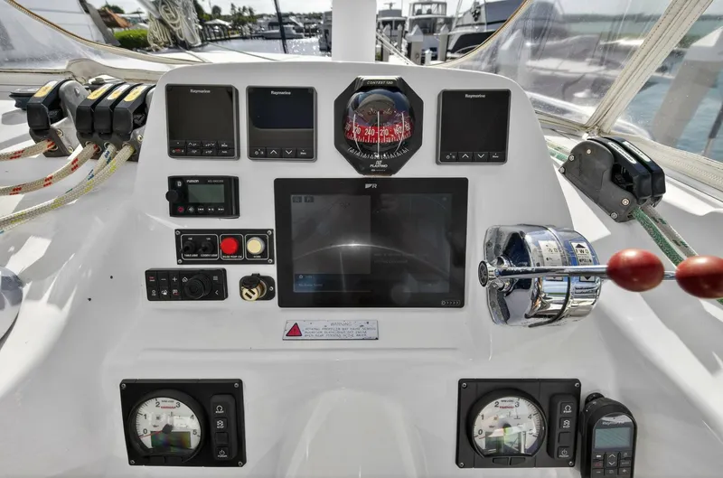 Slide: The Image of Leopard 44 Owners Version 2016 - 5840825