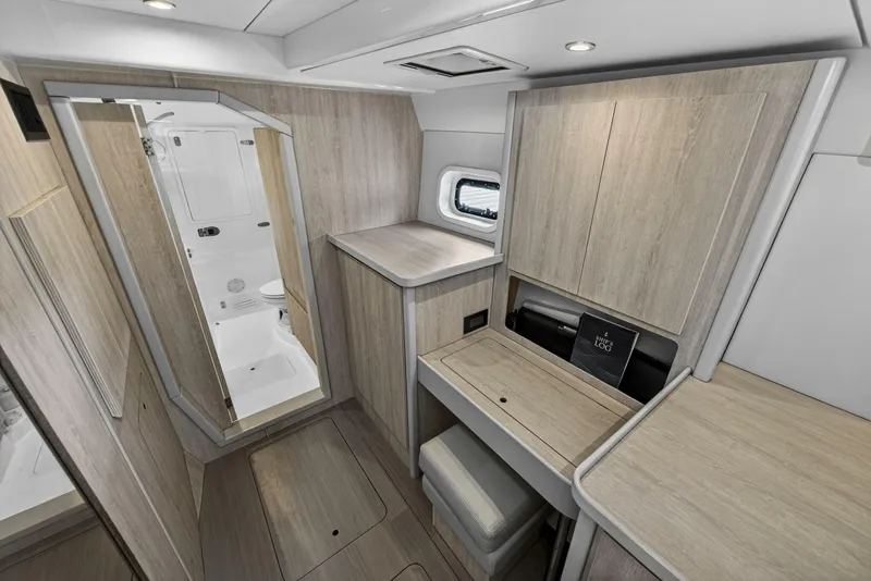 Slide: The Image of Leopard 44 Owners Version 2016 - 5840903