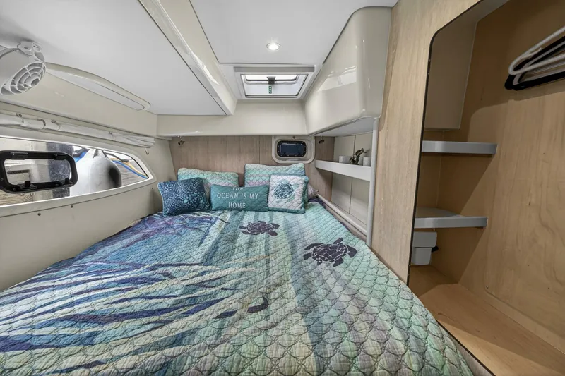 Slide: The Image of Leopard 44 Owners Version 2016 - 5840908