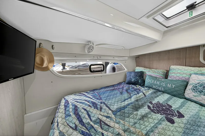 Slide: The Image of Leopard 44 Owners Version 2016 - 5840909