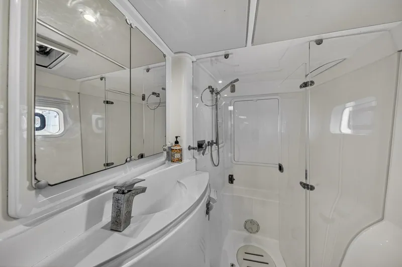 Slide: The Image of Leopard 44 Owners Version 2016 - 5840914