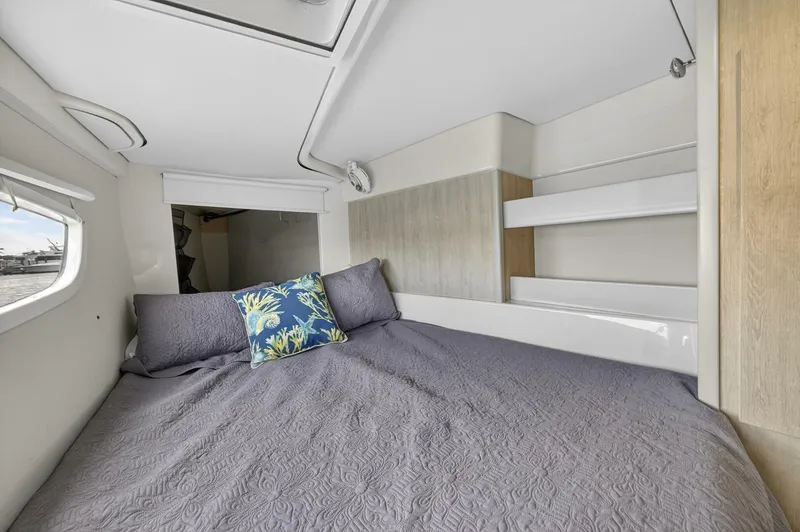 Slide: The Image of Leopard 44 Owners Version 2016 - 5840920