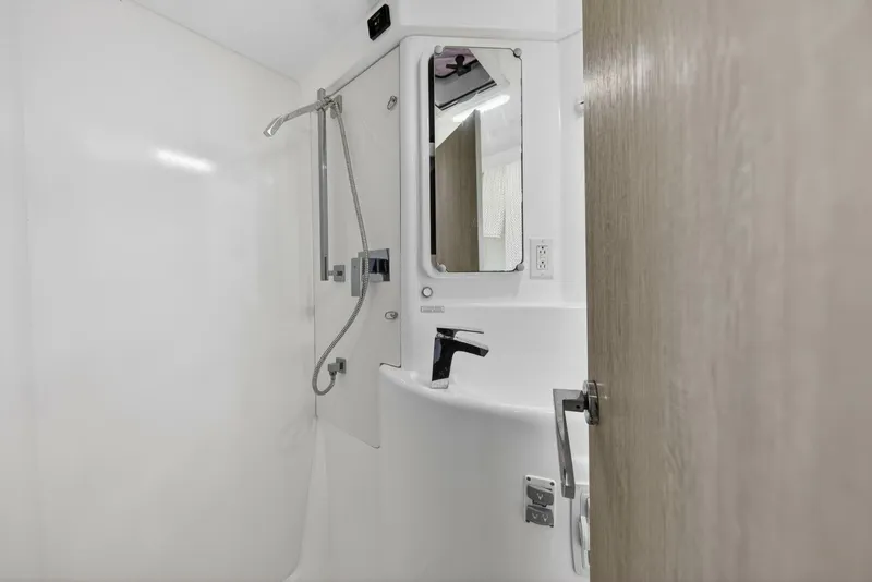 Slide: The Image of Leopard 44 Owners Version 2016 - 5840922