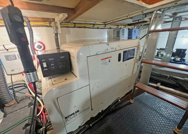 Slide: The Image of Hatteras Motor Yacht 1985 - 5842280