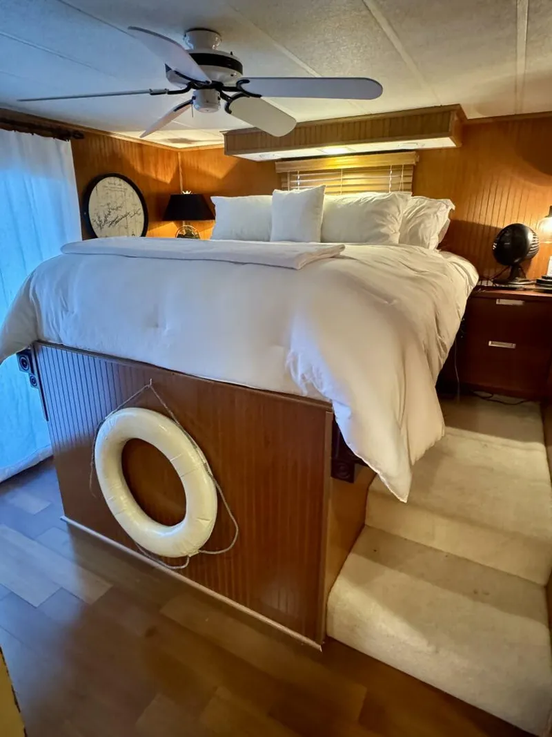 Slide: The Image of Other 16 x 74WB Houseboat 1996 - 5843666