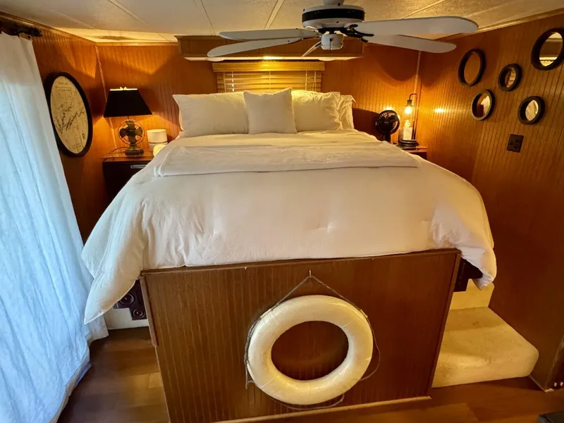 Slide: The Image of Other 16 x 74WB Houseboat 1996 - 5843668