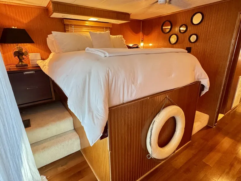 Slide: The Image of Other 16 x 74WB Houseboat 1996 - 5843670