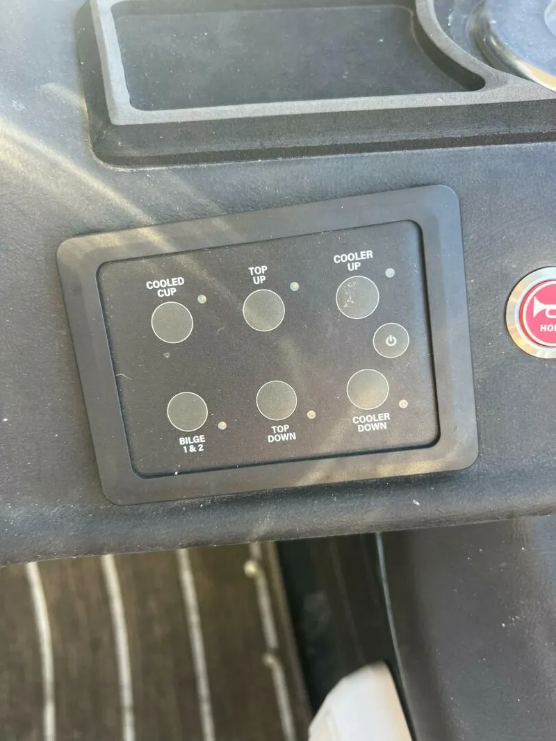 Slide: The Image of Premier 330 Escalante 2023 - 5847302