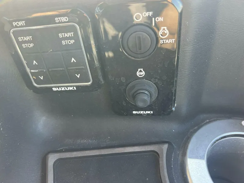 Slide: The Image of Premier 330 Escalante 2023 - 5847303