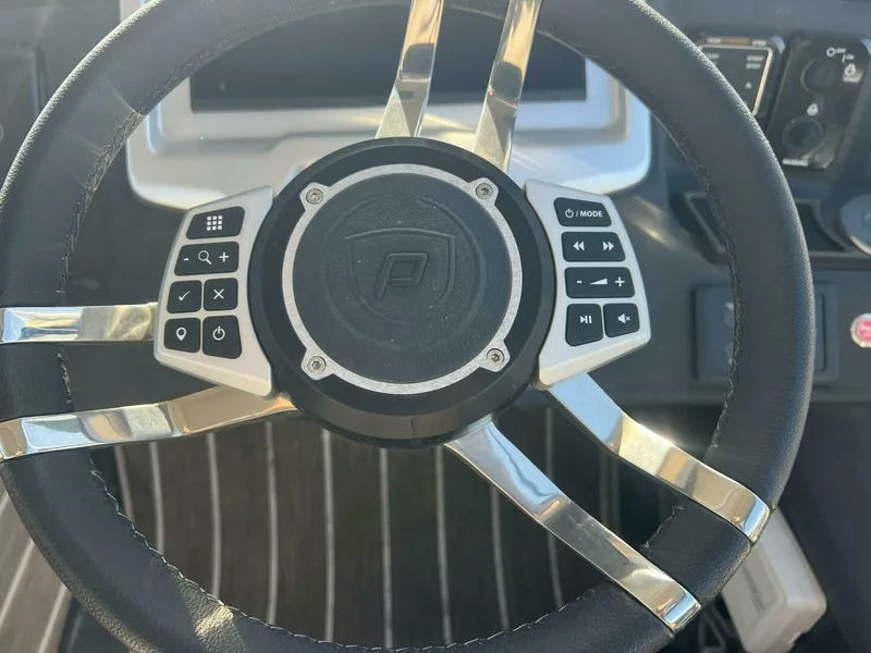 Slide: The Image of Premier 330 Escalante 2023 - 5847306