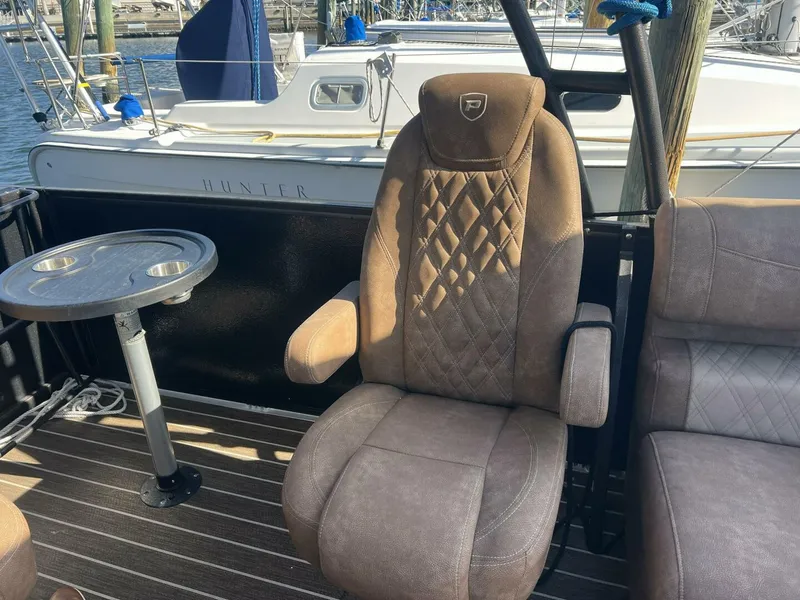 Slide: The Image of Premier 330 Escalante 2023 - 5847310