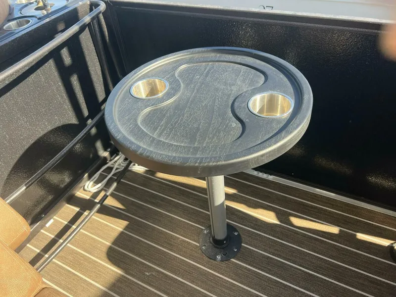 Slide: The Image of Premier 330 Escalante 2023 - 5847313