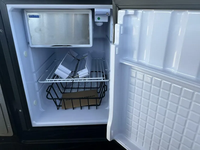 Slide: The Image of Premier 330 Escalante 2023 - 5847350