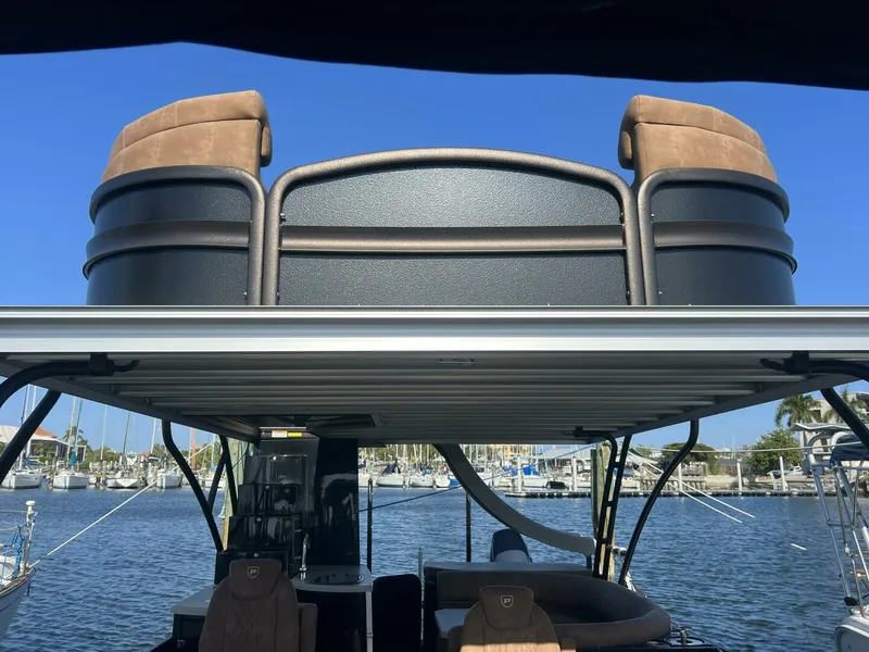 Slide: The Image of Premier 330 Escalante 2023 - 5847336