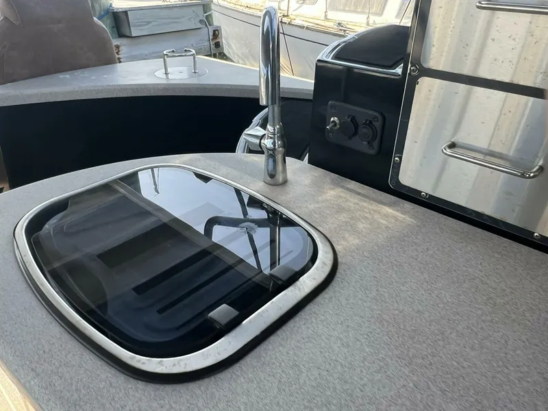 Slide: The Image of Premier 330 Escalante 2023 - 5847351