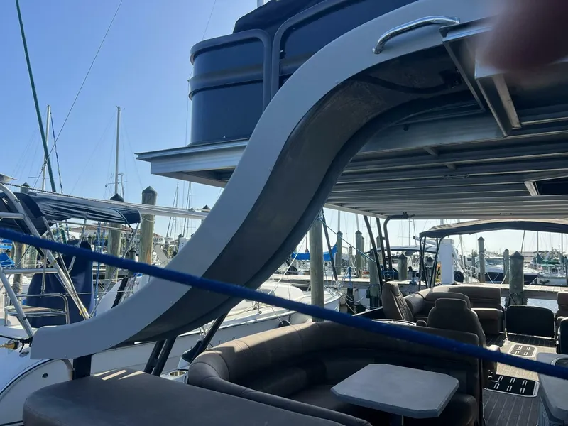 Slide: The Image of Premier 330 Escalante 2023 - 5847317