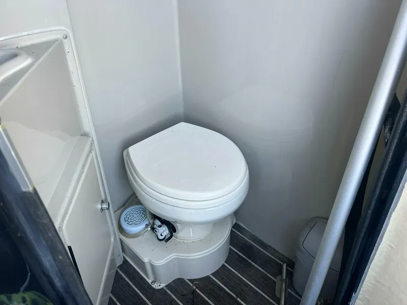 Slide: The Image of Premier 330 Escalante 2023 - 5847318